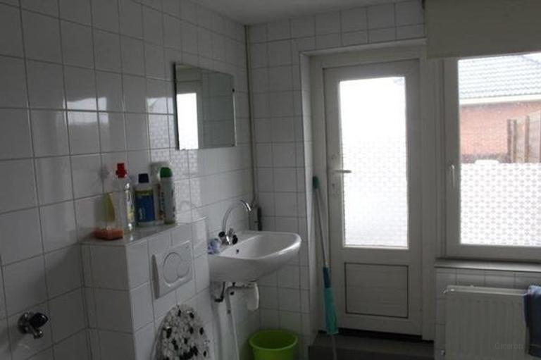 Furnished student room with rooftop terrace - Image 5