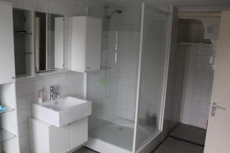 Furnished student room with rooftop terrace - Image 8