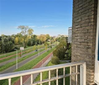 4-Room Apartment with Balcony in IJsselmond - Image 3