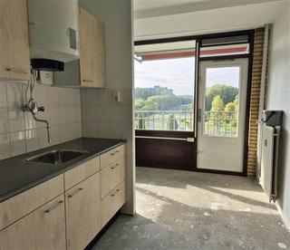 4-Room Apartment with Balcony in IJsselmond - Image 5