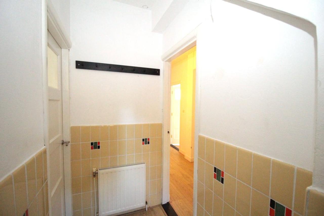 Ground-floor apartment with garden in Indische Buurt - Image 2