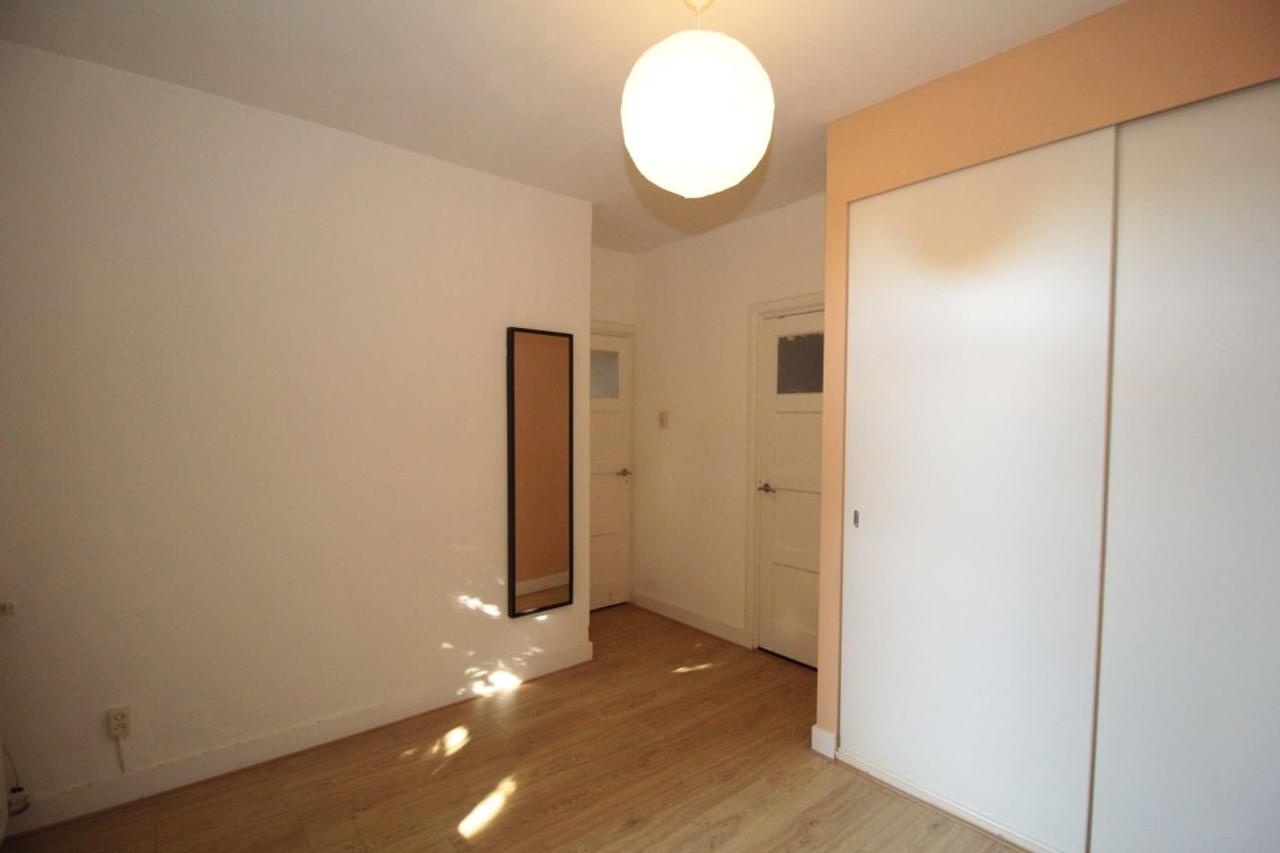 Ground-floor apartment with garden in Indische Buurt - Image 17