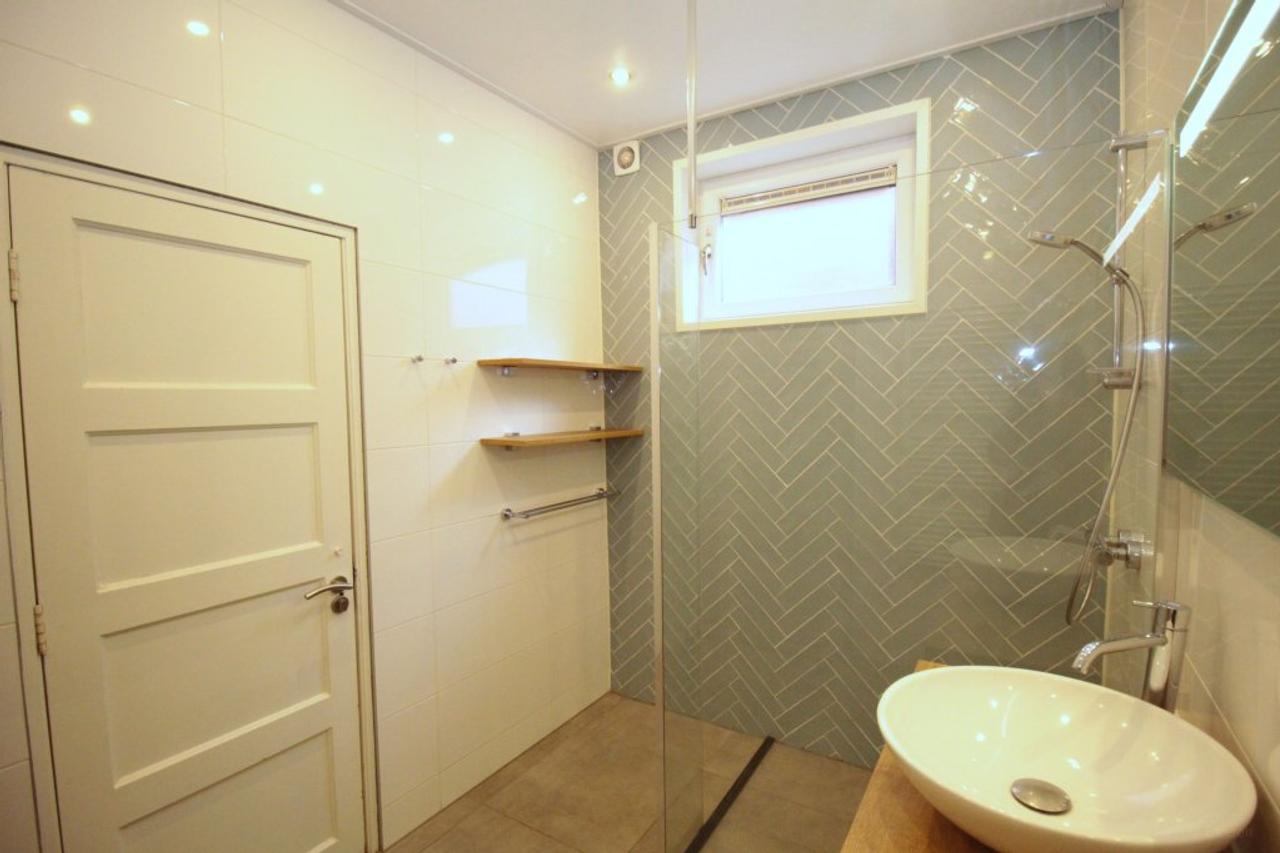 Ground-floor apartment with garden in Indische Buurt - Image 20