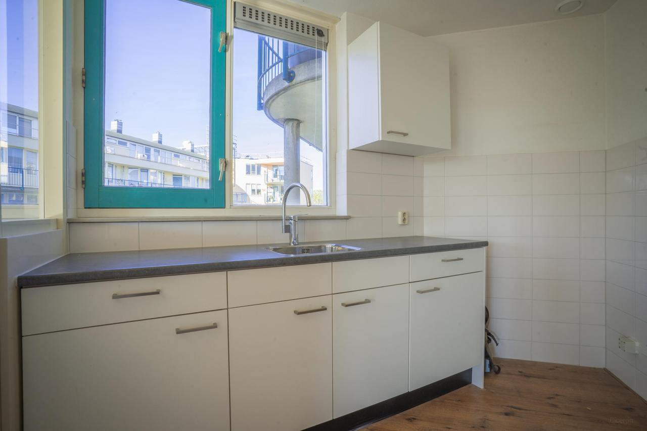 69 m² apartment with balcony in Spaarndammerbuurt - Image 12