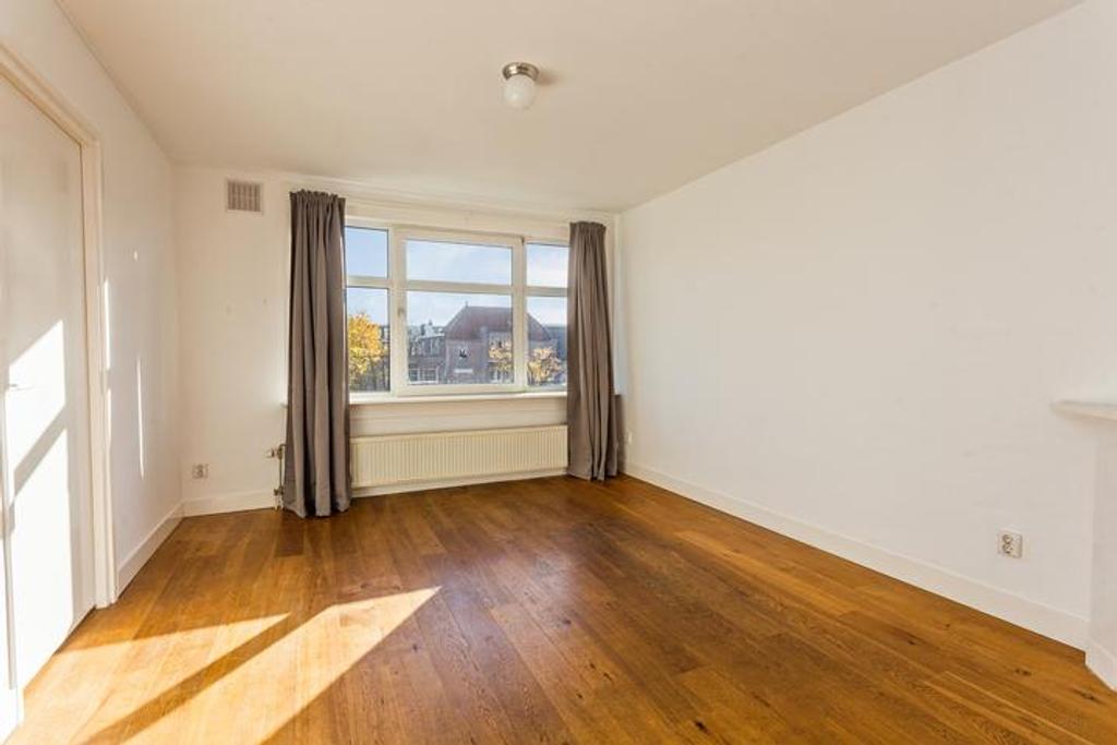 4-Room Apartment with Balcony in Amsterdam - Image 3