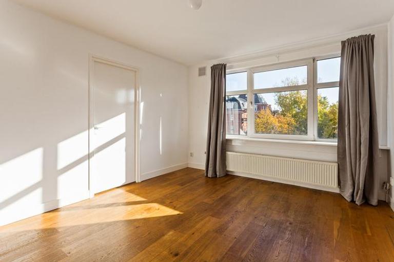 4-Room Apartment with Balcony in Amsterdam - Image 4