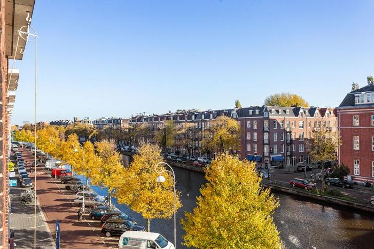 4-Room Apartment with Balcony in Amsterdam - Image 5