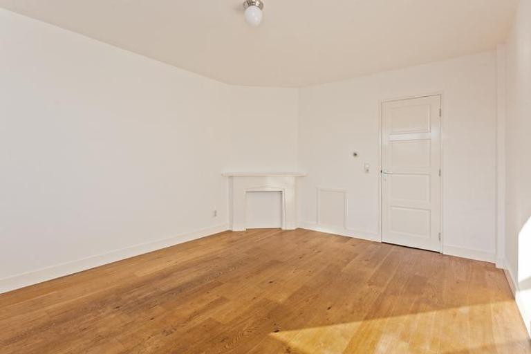 4-Room Apartment with Balcony in Amsterdam - Image 6