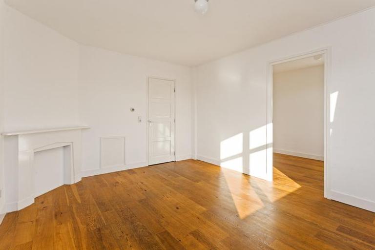 4-Room Apartment with Balcony in Amsterdam - Image 7