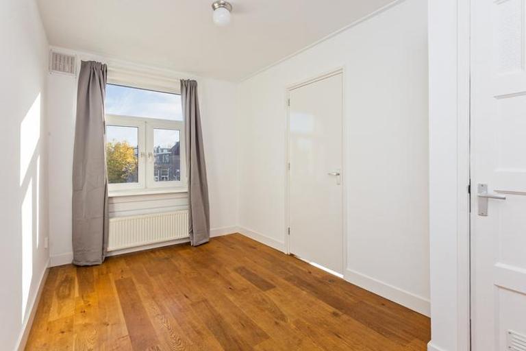4-Room Apartment with Balcony in Amsterdam - Image 8