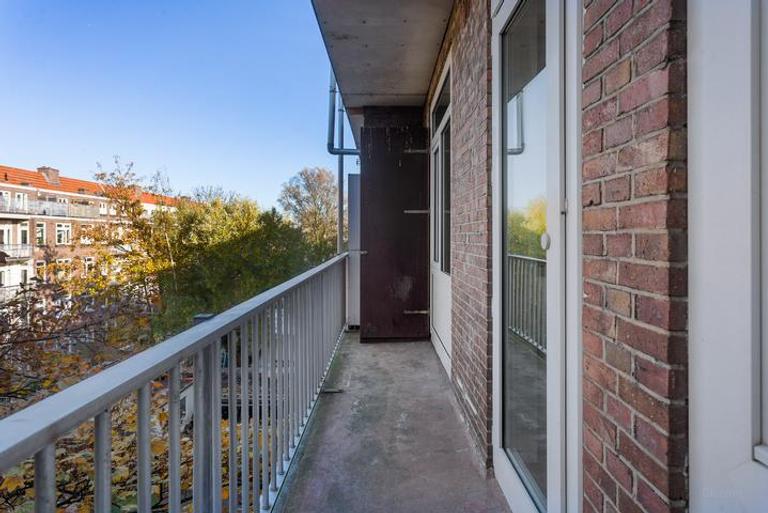 4-Room Apartment with Balcony in Amsterdam - Image 11