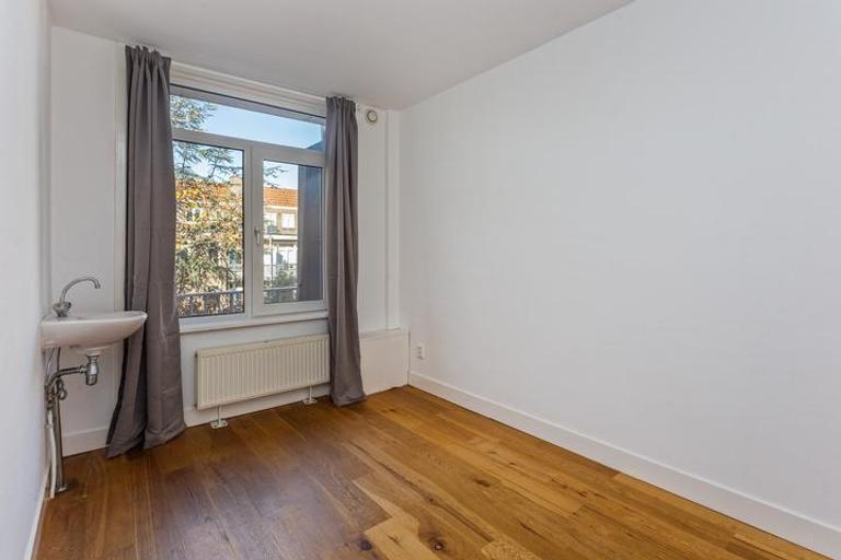 4-Room Apartment with Balcony in Amsterdam - Image 14