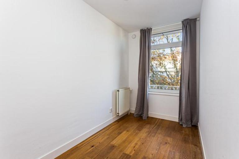 4-Room Apartment with Balcony in Amsterdam - Image 15
