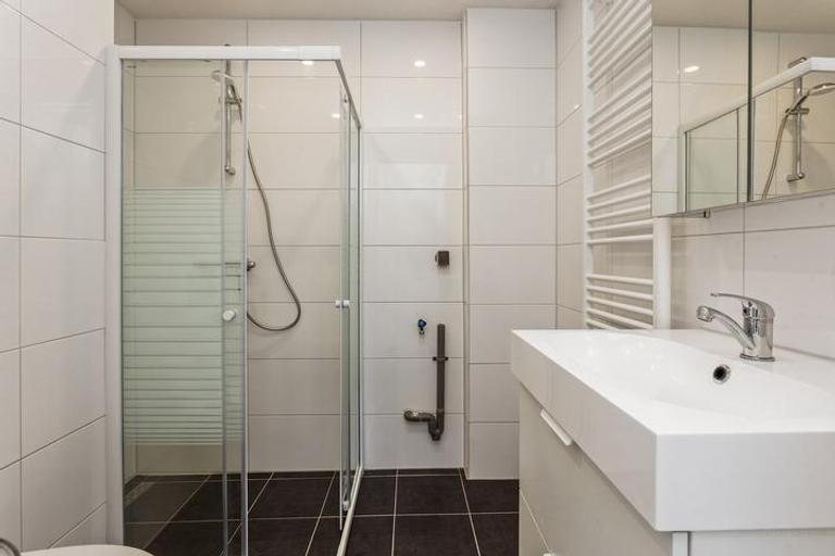 4-Room Apartment with Balcony in Amsterdam - Image 16