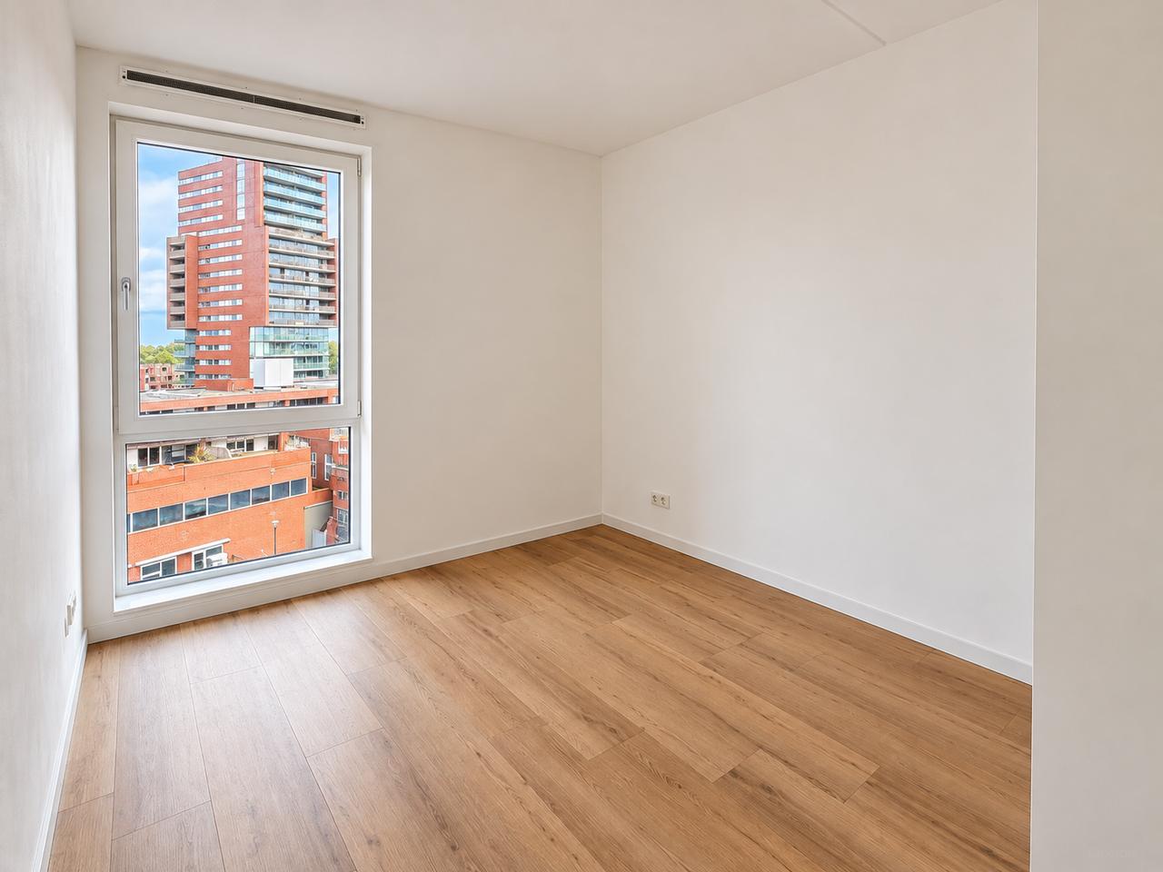 Apartment with balcony next to Meerland Park - Image 9