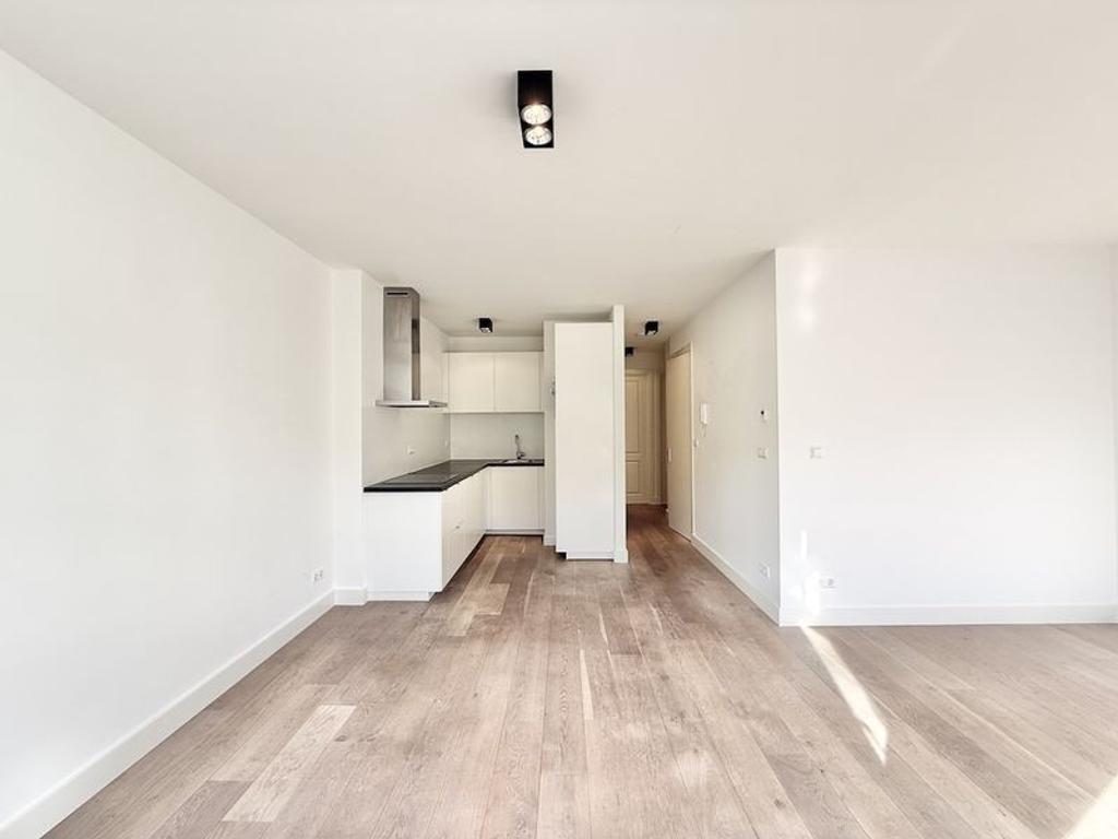 Twee slaapkamers met balkon in Hoofddorppleinbuurt - Afbeelding 1