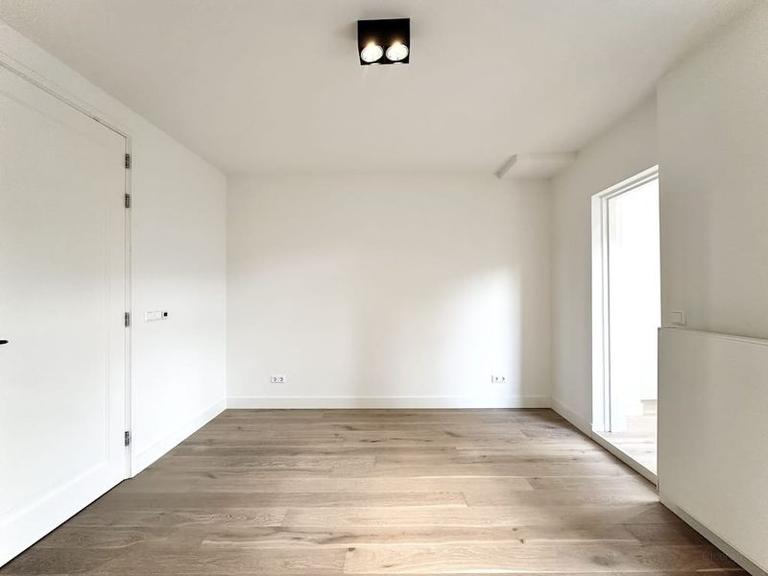 Gemeubileerd 2-kamerappartement met balkon - Afbeelding 5