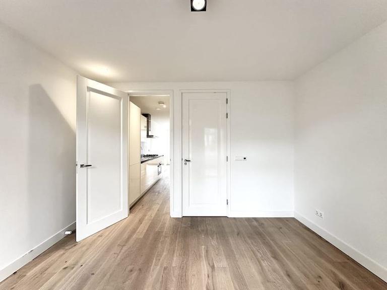 Gemeubileerd 2-kamerappartement met balkon - Afbeelding 6