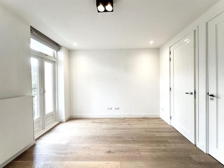 Gemeubileerd 2-kamerappartement met balkon - Afbeelding 8