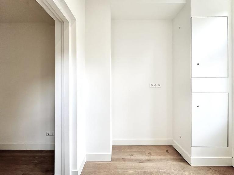 Gemeubileerd 2-kamerappartement met balkon - Afbeelding 12