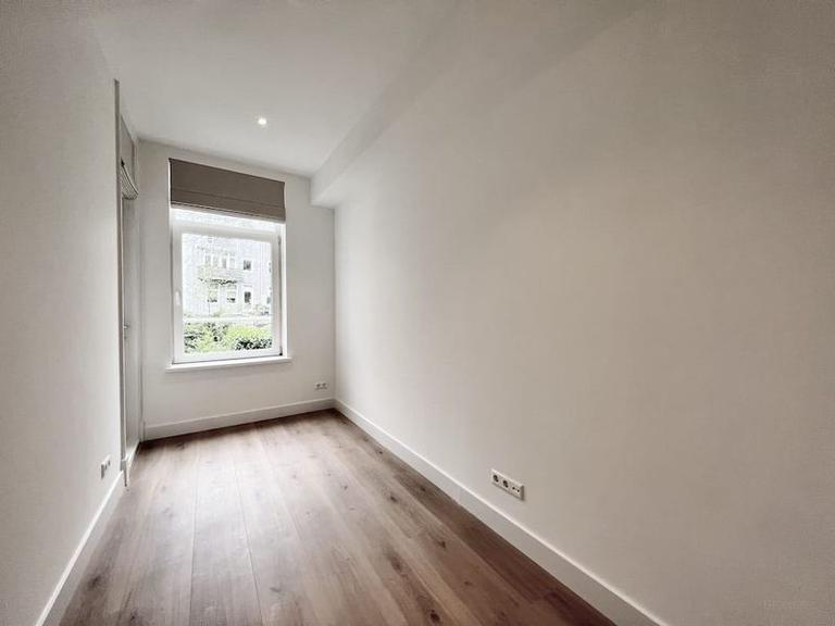 2-Bedroom Apartment with Balcony in Museum Quarter - Image 7