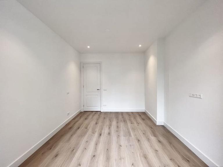 2-Bedroom Apartment with Balcony in Museum Quarter - Image 8