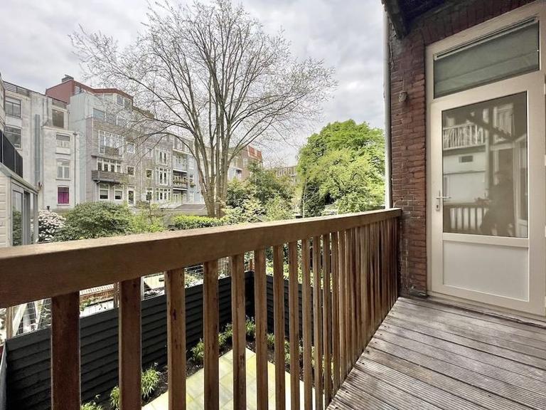 2-Bedroom Apartment with Balcony in Museum Quarter - Image 10