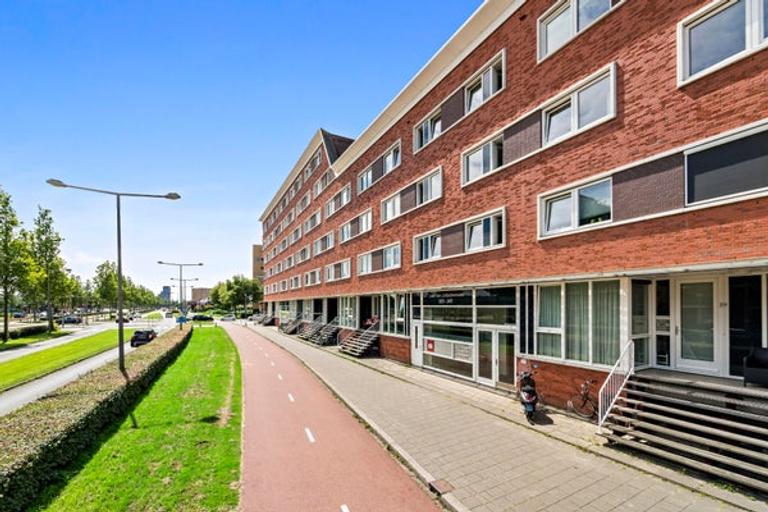 Gemeubileerd 3-kamerappartement met balkon - Afbeelding 3