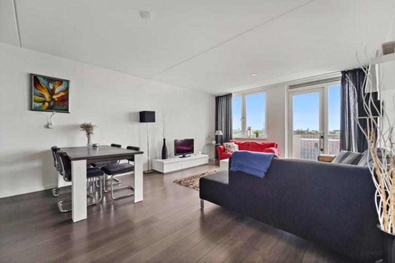 Gemeubileerd 3-kamerappartement met balkon - Afbeelding 8
