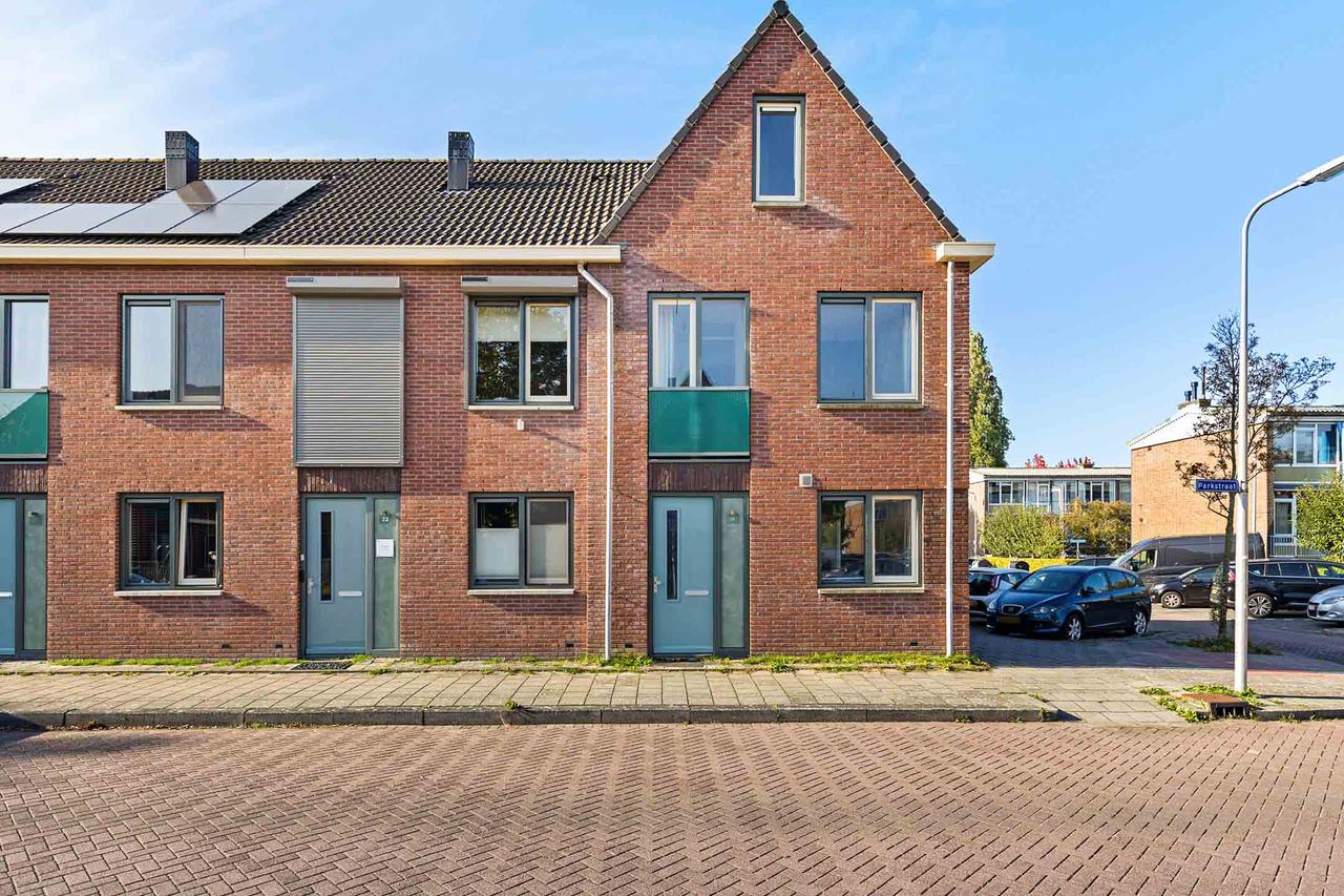 Furnished 5-Bedroom House in Gouda - Image 1