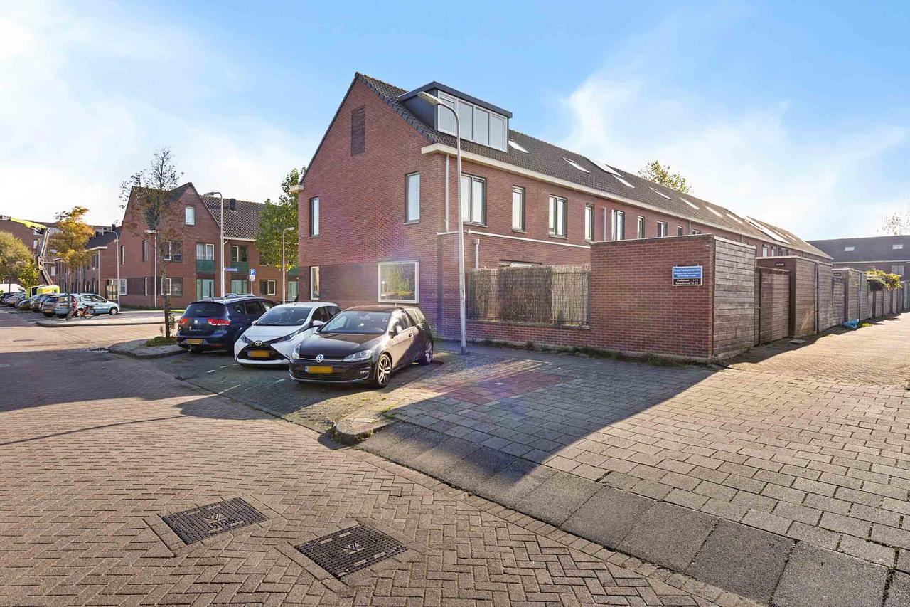 Furnished 5-Bedroom House in Gouda - Image 5