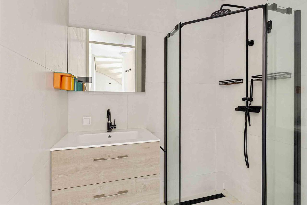 Furnished 5-Bedroom House in Gouda - Image 20