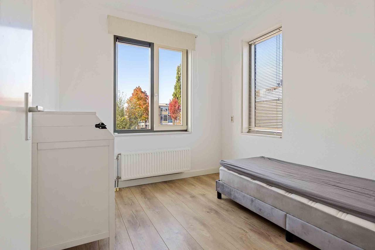 Furnished 5-Bedroom House in Gouda - Image 24