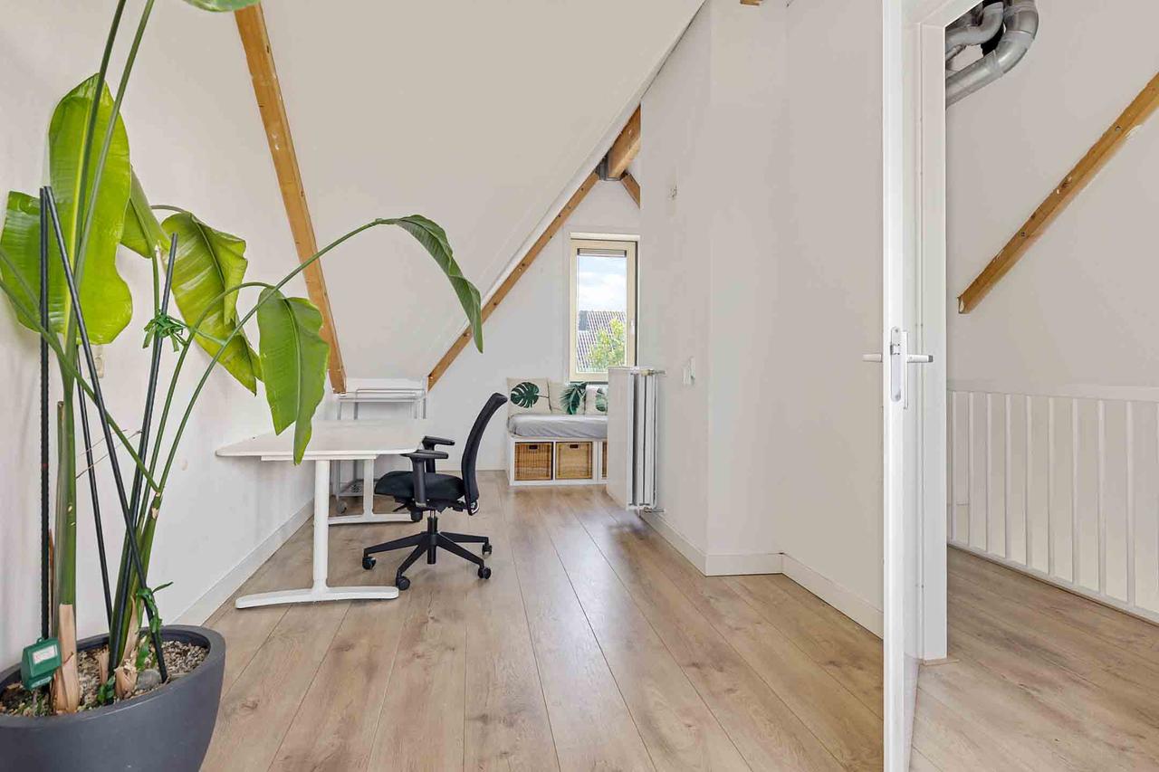 Furnished 5-Bedroom House in Gouda - Image 36