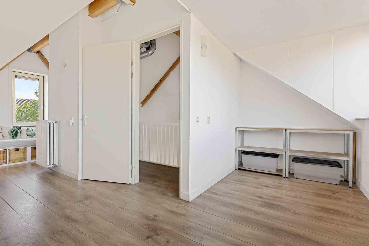 Furnished 5-Bedroom House in Gouda - Image 37