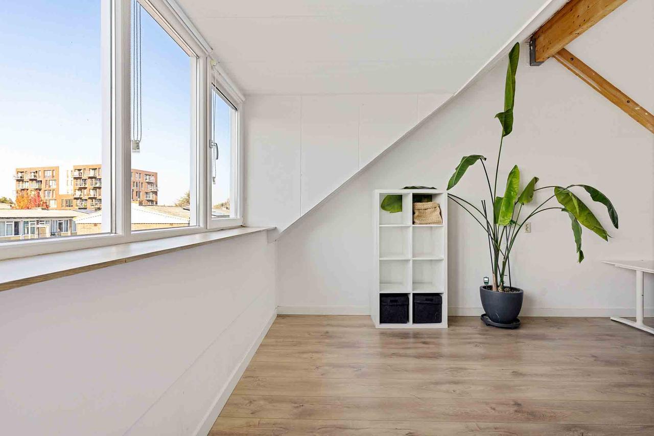 Furnished 5-Bedroom House in Gouda - Image 38