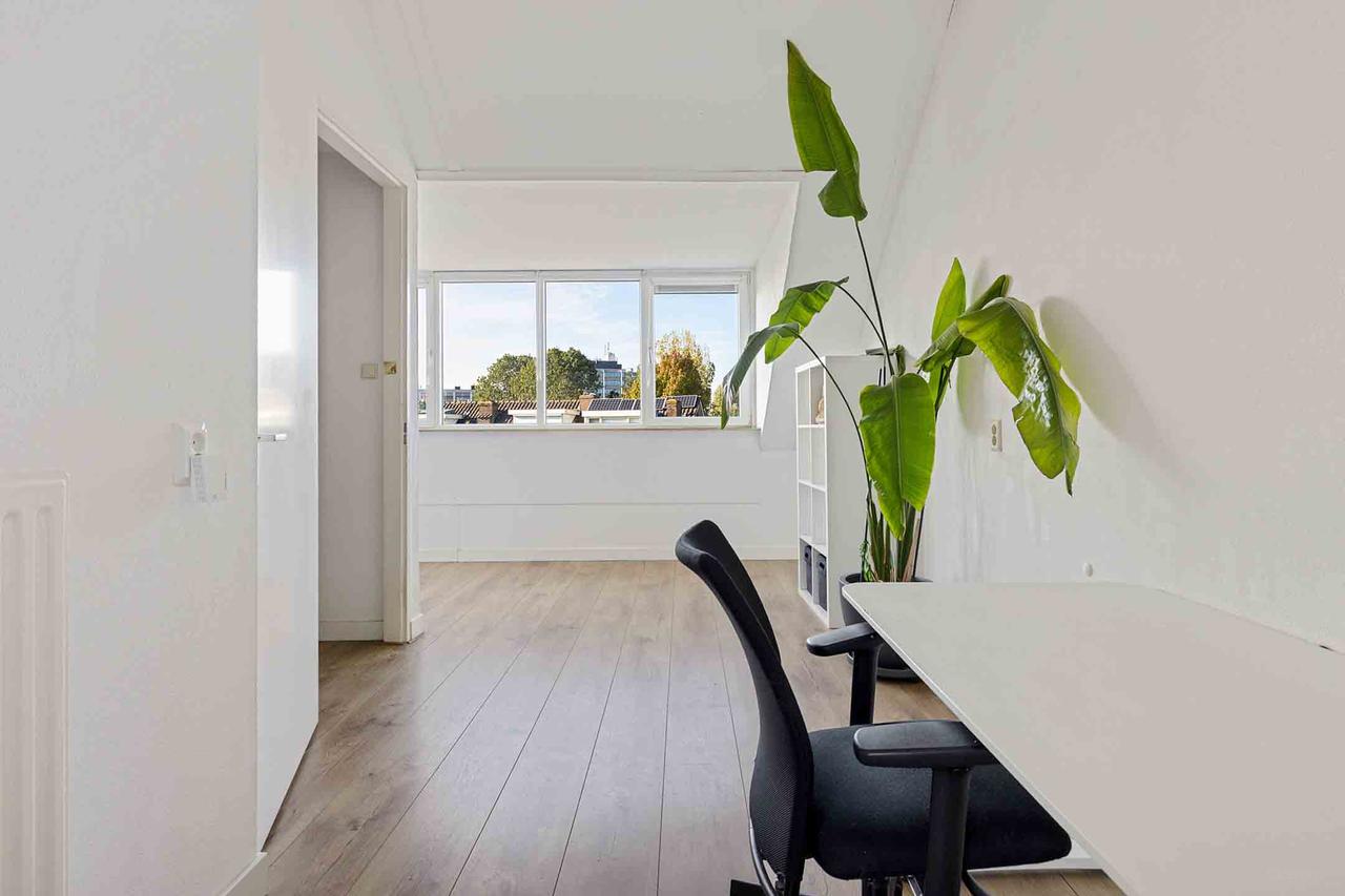 Furnished 5-Bedroom House in Gouda - Image 39
