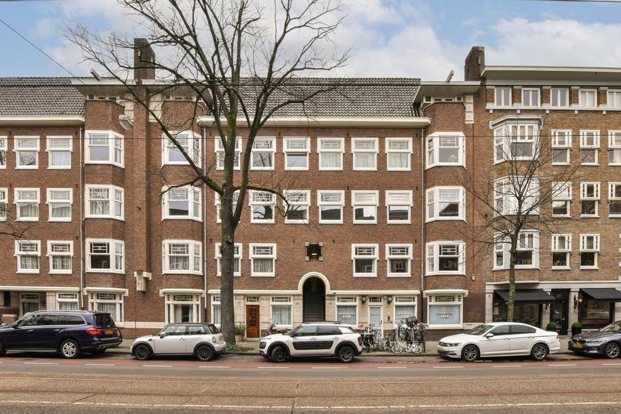 116 m² apartment with balcony in Oud-Zuid - Image 1