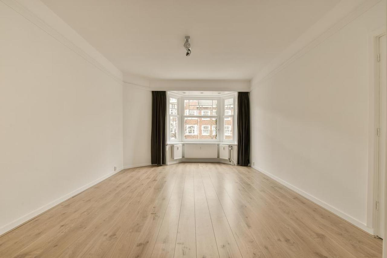 116 m² apartment with balcony in Oud-Zuid - Image 5