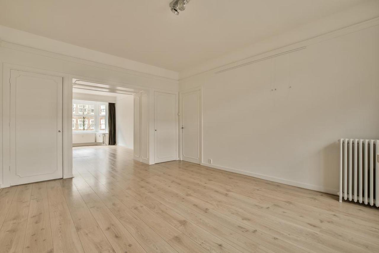 116 m² apartment with balcony in Oud-Zuid - Image 7