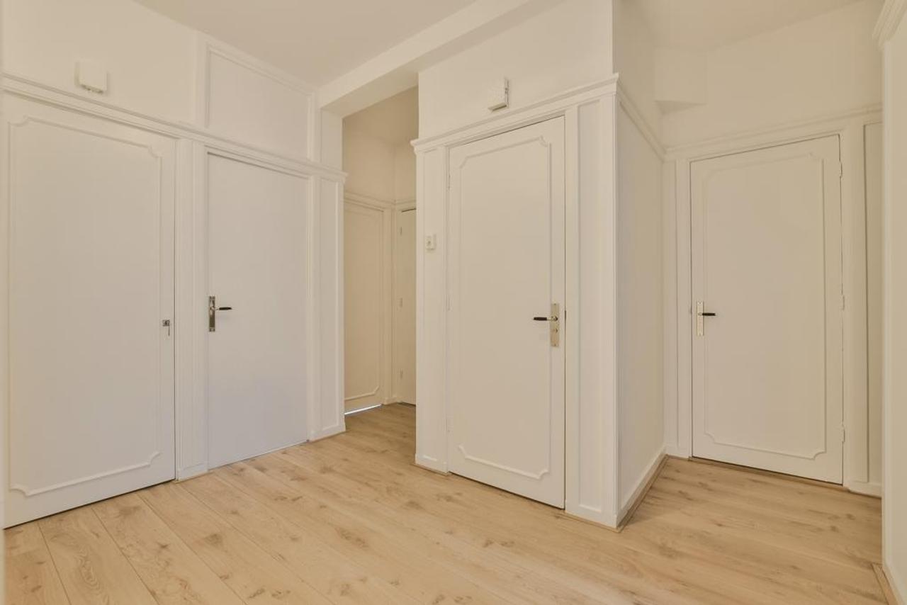116 m² apartment with balcony in Oud-Zuid - Image 8