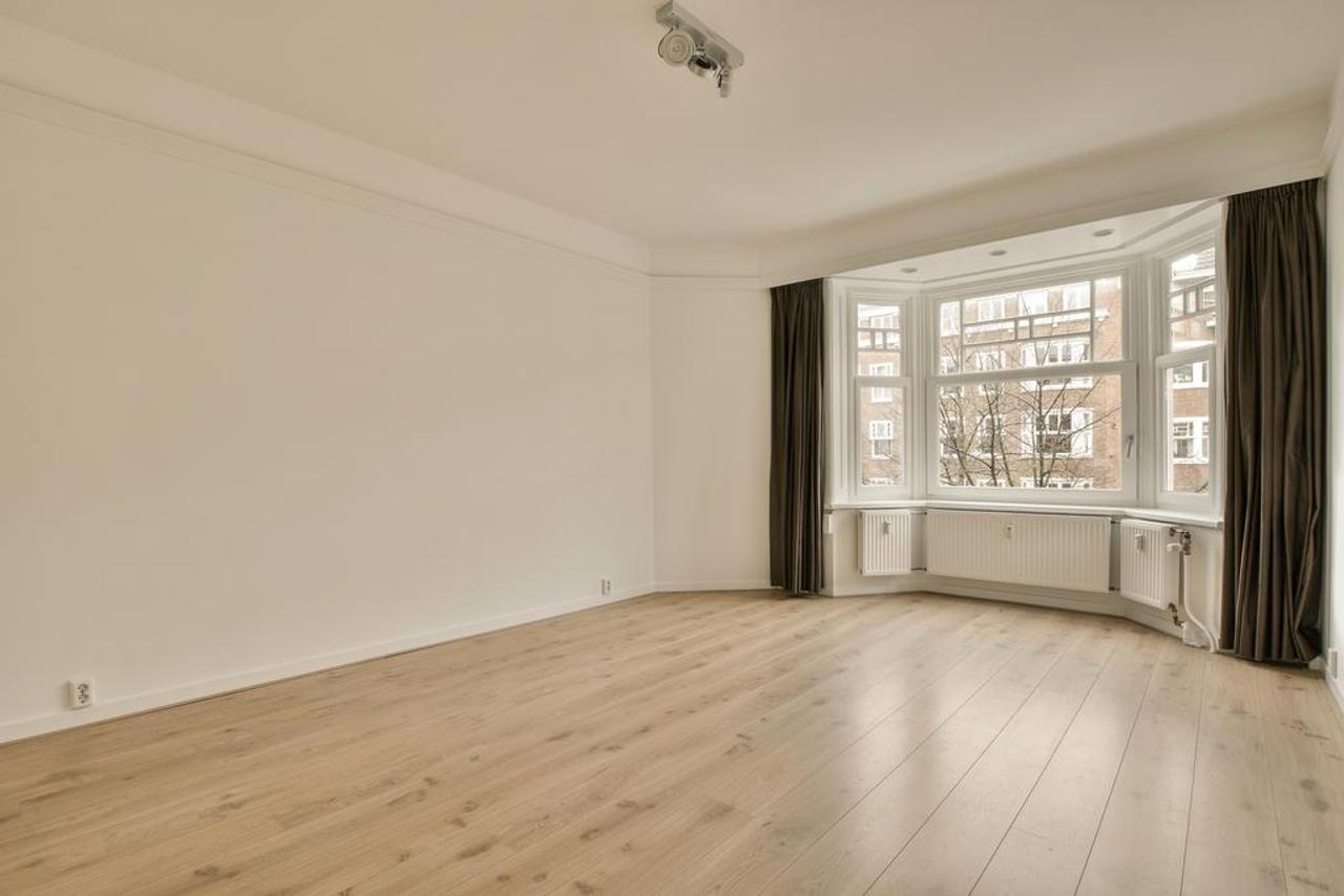 116 m² apartment with balcony in Oud-Zuid - Image 9