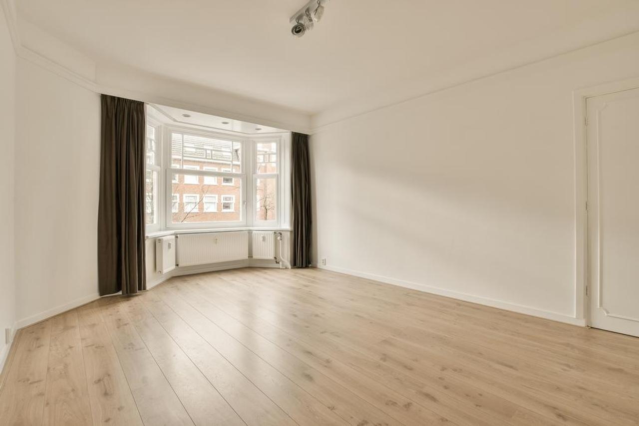 116 m² apartment with balcony in Oud-Zuid - Image 10
