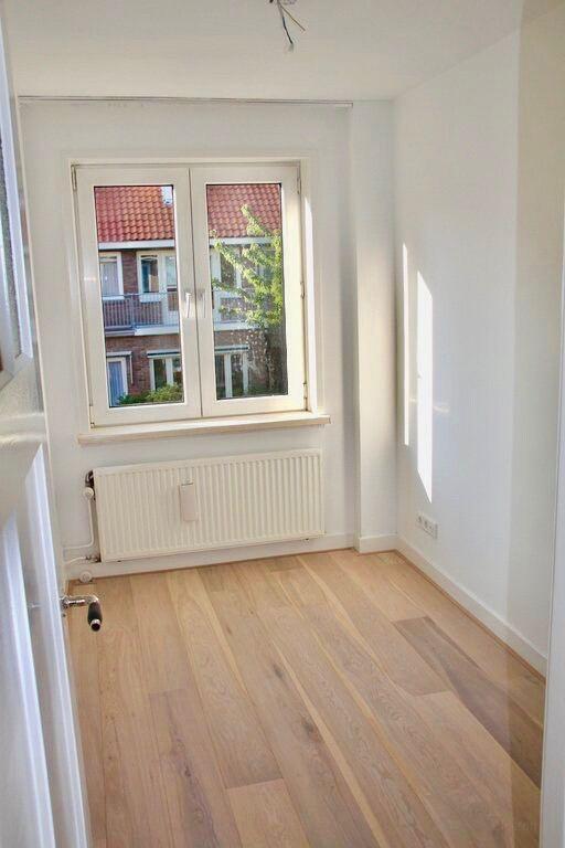5-Bedroom Home in Haarlem - Image 7