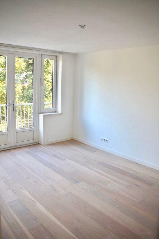 5-Bedroom Home in Haarlem - Image 11