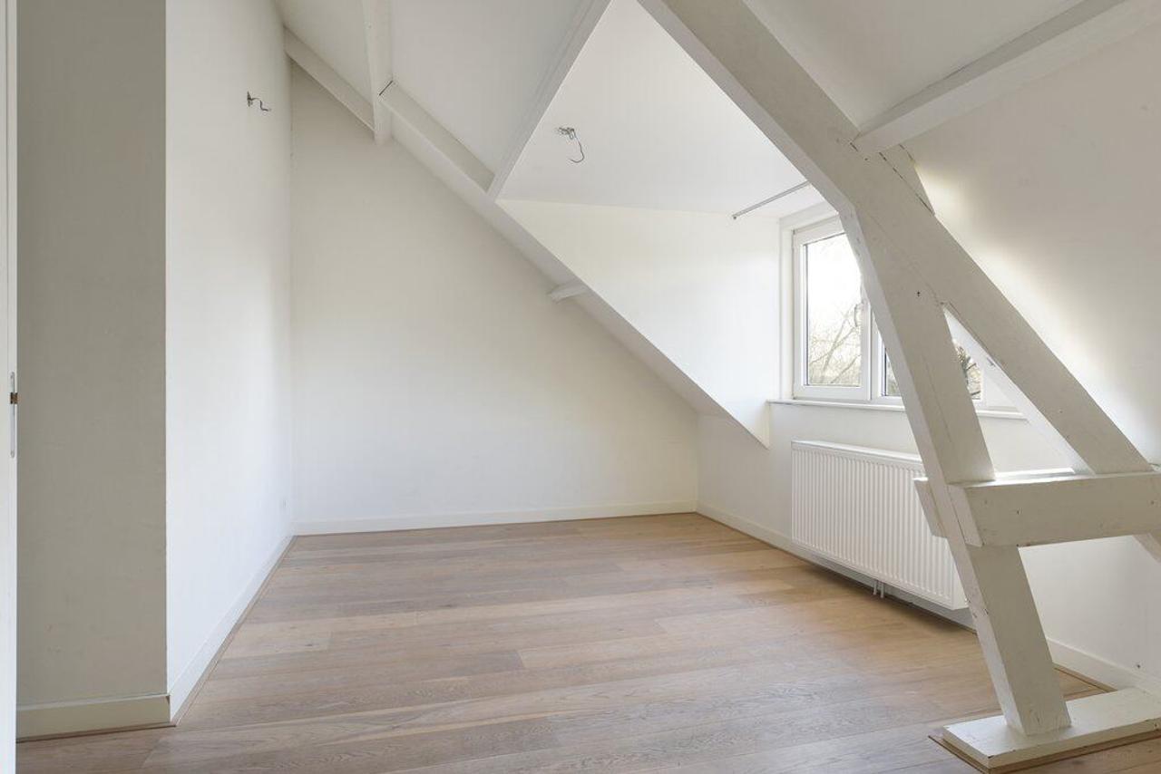 5-Bedroom Home in Haarlem - Image 14