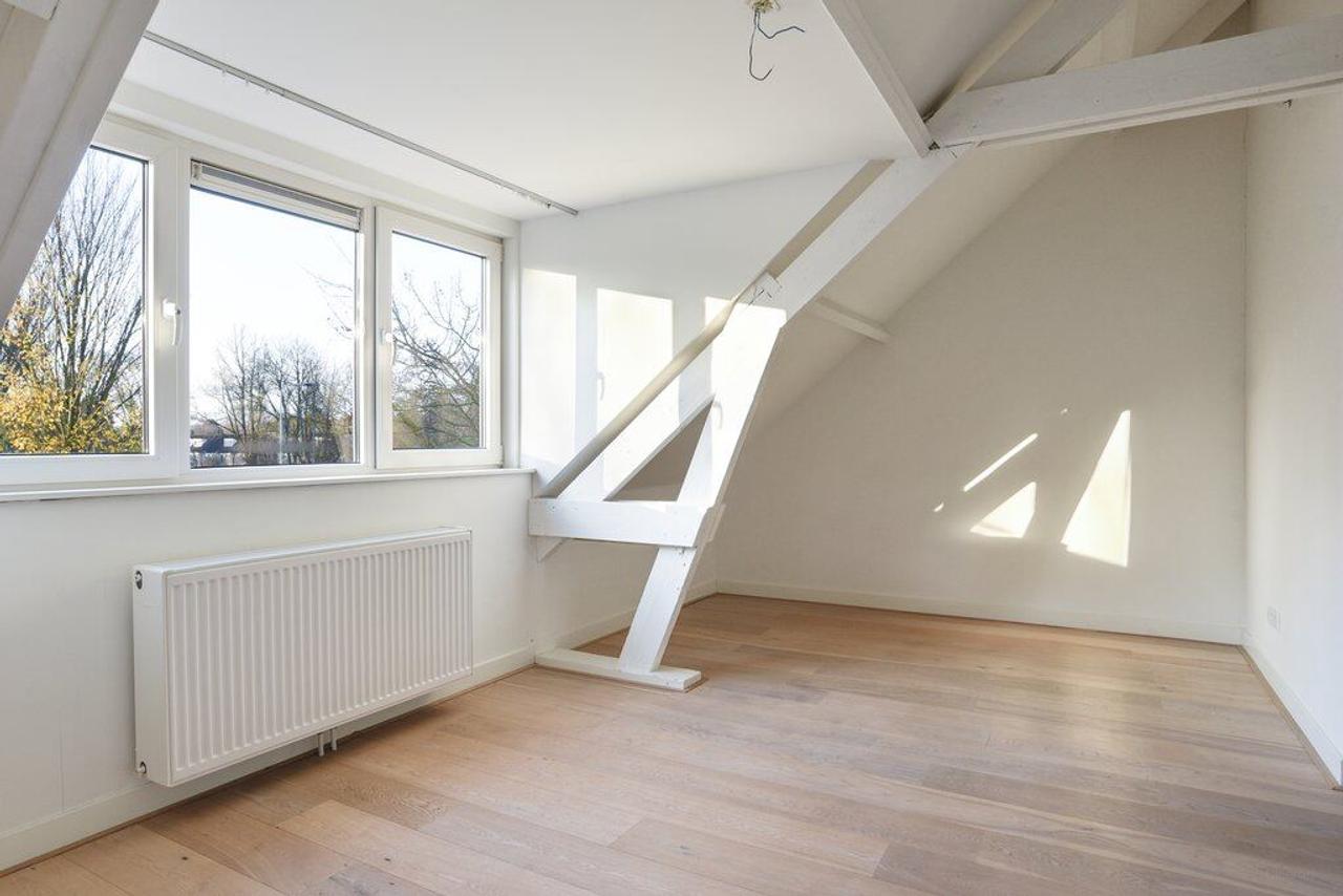 5-Bedroom Home in Haarlem - Image 15