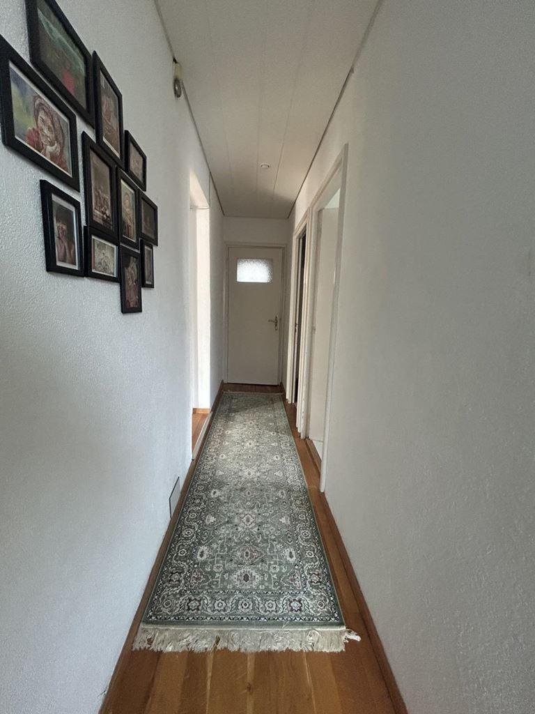 4-bedroom upper-floor apartment with roof terrace - Image 2