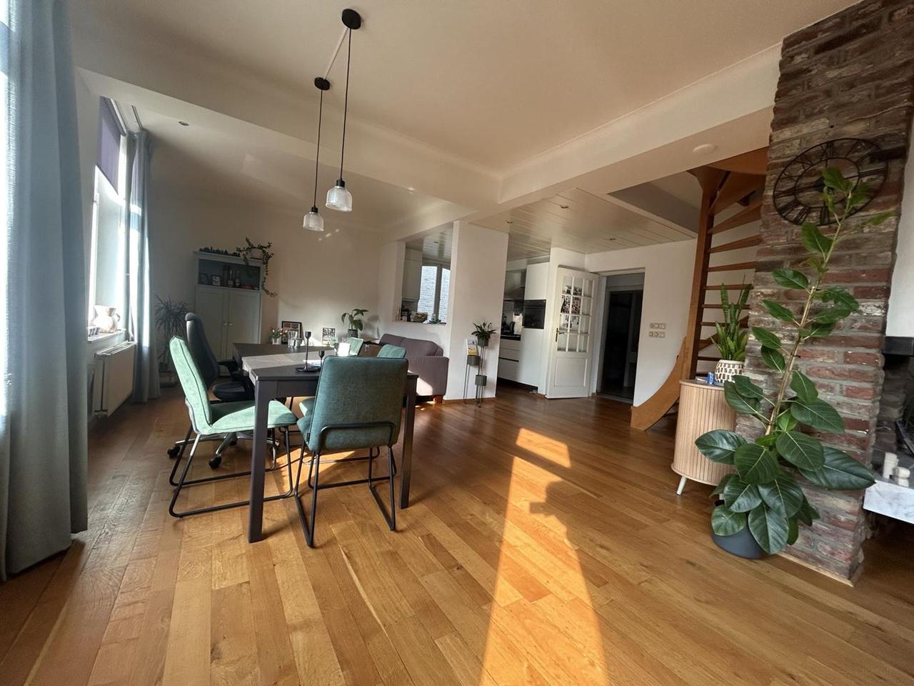 4-bedroom upper-floor apartment with roof terrace - Image 3