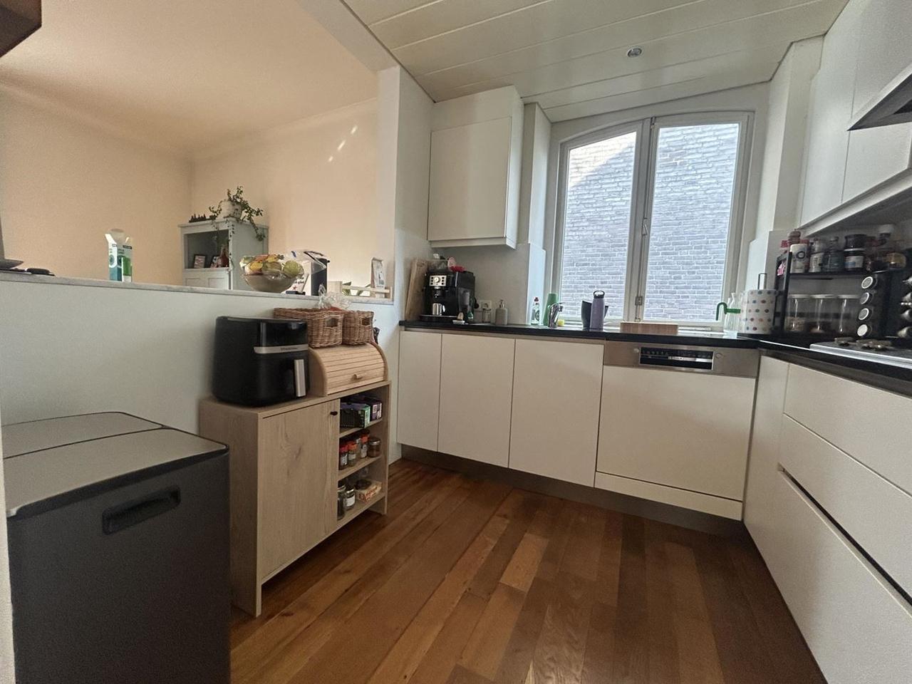 4-bedroom upper-floor apartment with roof terrace - Image 7